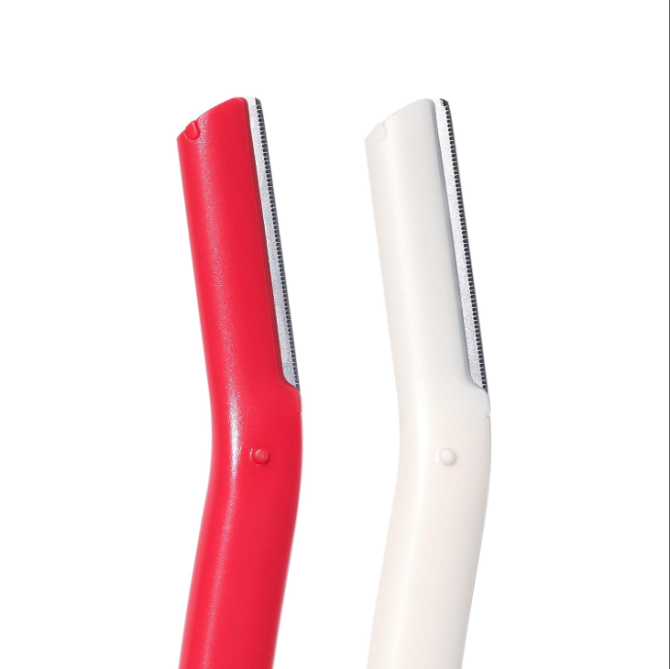 Revlon Face Defuzzers, High Precision Hair Removal and Dermaplaning Blade, Smooth Skin, Made with Stainless Steel, 2 Count - Image 3