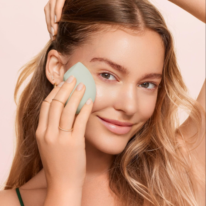 EcoTools Blurring Blender Makeup Sponge, Makeup Blending Sponge For Blurred Skin, For Liquid & Cream Foundation, Cloud Coverage Memory Foam, Eco Friendly, Latex Free, Cruelty-Free & Vegan 1 Count - Image 6